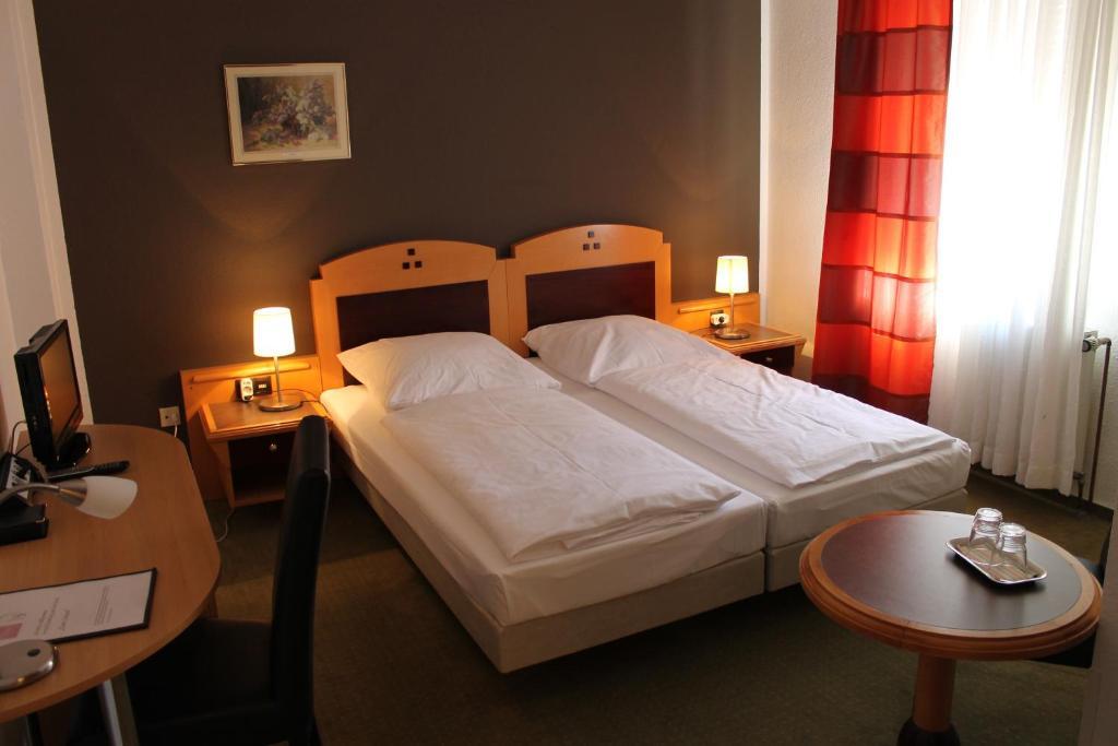 Zum Loewen Hotel Bad Homburg vor der Hohe Ruang foto