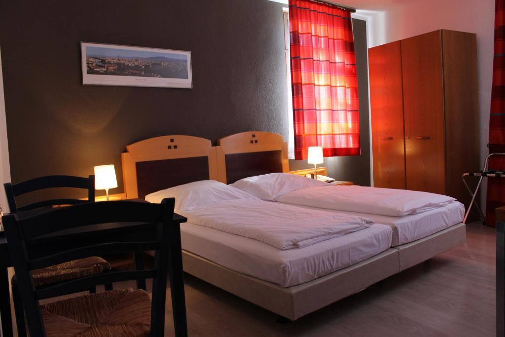 Zum Loewen Hotel Bad Homburg vor der Hohe Ruang foto